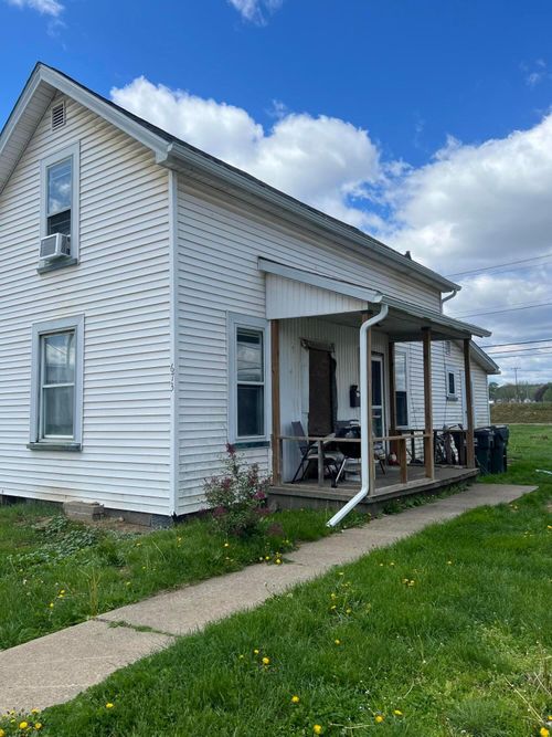 673 John St, Coshocton, OH, 43812-2557 | Card Image