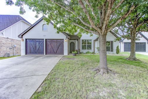 505 Sterling Dr, Benbrook, TX, 76126-2461 | Card Image