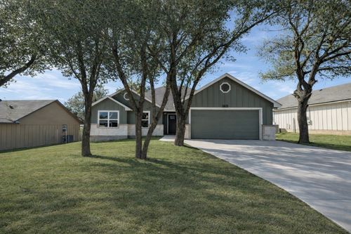 1023 Field Stone Dr, Lampasas, TX, 76550-1864 | Card Image