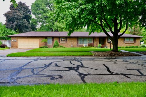 2121 E Madison St, South Bend, IN, 46617-2517 | Card Image