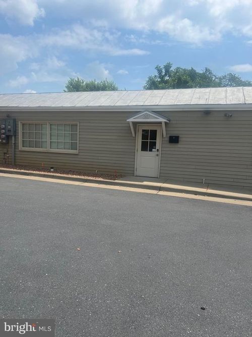 20 W Bond St, Winchester, VA, 22601-4504 | Card Image