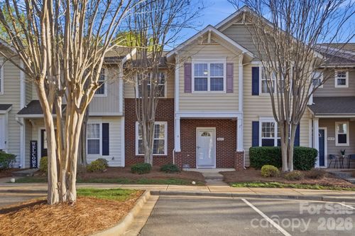 8422 Chaceview Ct, Charlotte, NC, 28269-1003 | Card Image