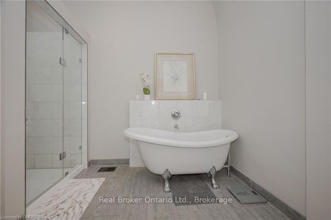 3318 Dundas St, House other with 3 bedrooms, 2 bathrooms and 6 parking in Burlington ON | Image 22