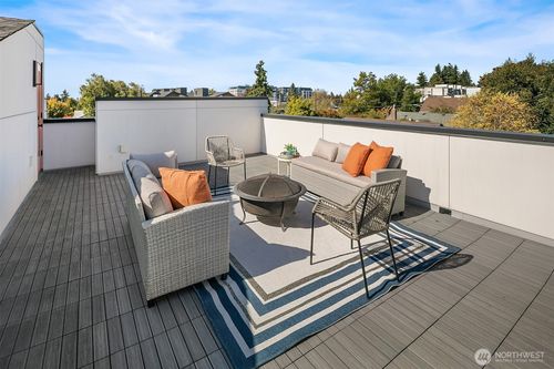 8326 14th Ave Nw, Seattle, WA, 98117-4232 | Card Image