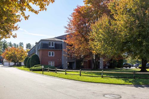 apt-4-5 Blackstone Dr, Nashua, NH, 03063-5033 | Card Image