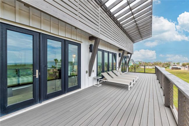 Upper deck. | Image 33