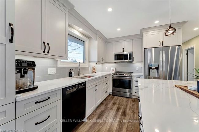 16 Settlers Dr, House other with 3 bedrooms, 2 bathrooms and 4 parking in Kitchener ON | Image 10