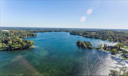 3840 Iris Dr, Waterford, MI, 48329-1170 | Card Image
