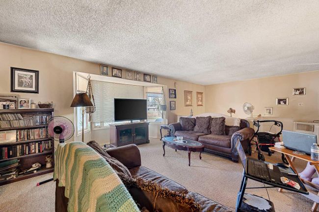 5220 19 Avenue Nw, Home with 4 bedrooms, 2 bathrooms and 5 parking in Calgary AB | Image 6