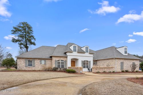 261 Lake Cir, Madison, MS, 39110-7992 | Card Image
