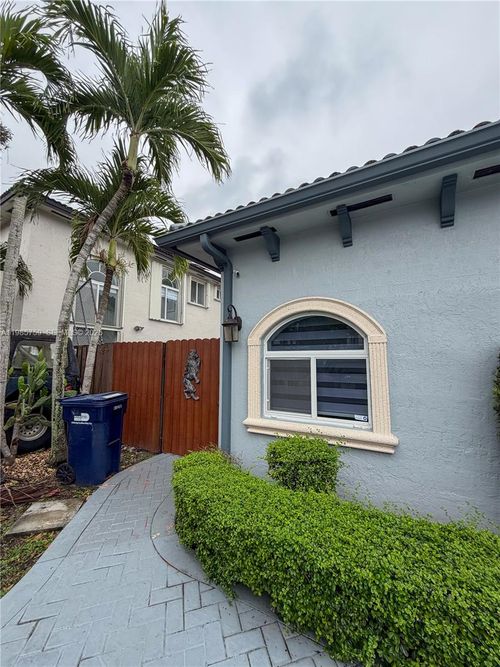0-16242 Sw 42nd Ter, Miami, FL, 33185-3870 | Card Image