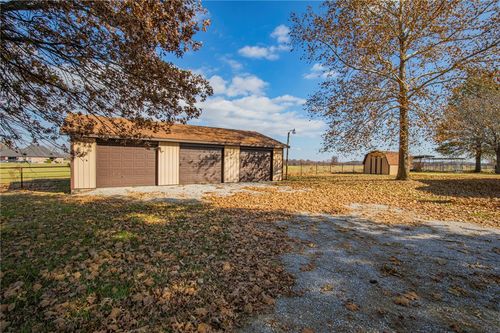 15364 N Highway 94, Pea Ridge, AR, 72751-9614 | Card Image
