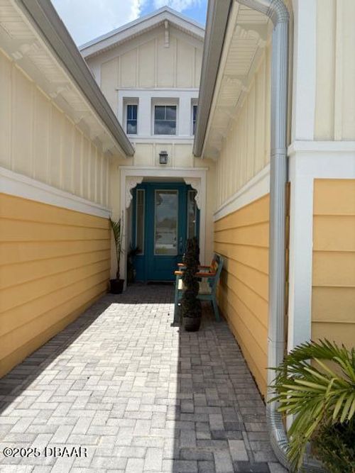 100 Hang Loose Way, DAYTONA BEACH, FL, 32124-3821 | Card Image