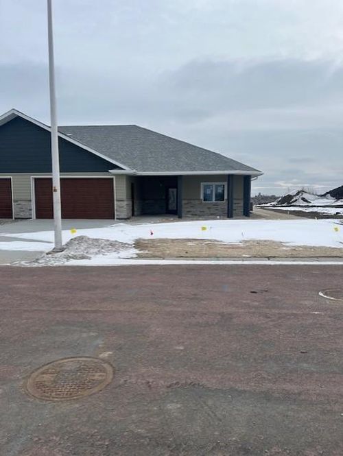 2555 Sutterland Dr, Worthington, MN, 56187 | Card Image