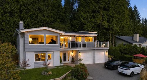 668 Alpine Crt, North Vancouver, BC, V7R2L8 | Card Image