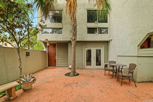 c26-3102 Eisenhauer Rd, San Antonio, TX, 78209-3506 | Card Image