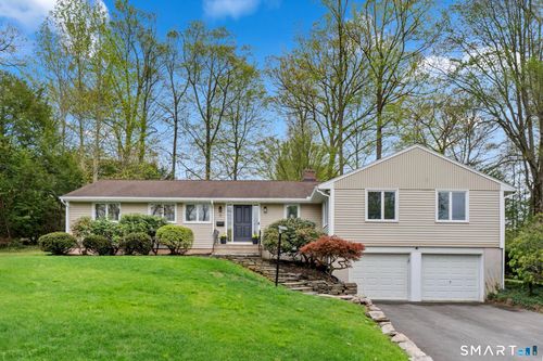 11 Ranger Lane, West Hartford, CT, 06117 | Card Image
