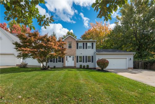 2705 Glenbury Lane, Willoughby, OH, 44094 | Card Image