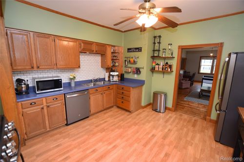 217 3rd St, Fenton, MI, 48430-2777 | Card Image