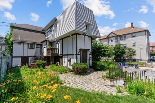 129 Academy Ave, Providence, RI, 02908-4558 | Card Image
