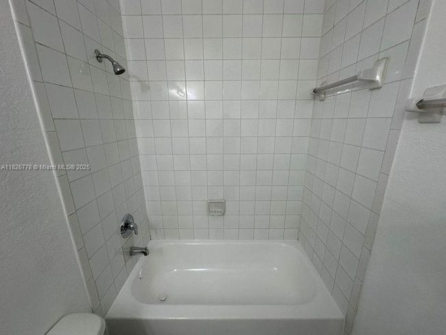UNIT-206 - 1661 Se 29 Th Ct, Condo with 2 bedrooms, 2 bathrooms and null parking in Homestead FL | Image 18