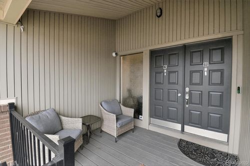 9474 Steephollow Dr, White Lake, MI, 48386-2363 | Card Image