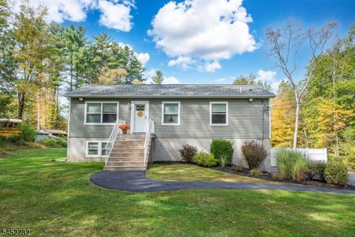 152 New Rd, Montague, NJ, 07827-3418 | Card Image