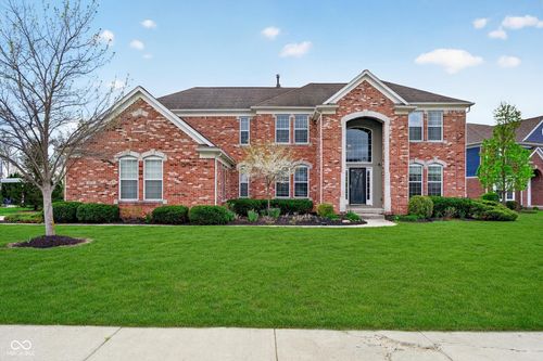 9375 Cobblestone Ct, Zionsville, IN, 46077-8956 | Card Image