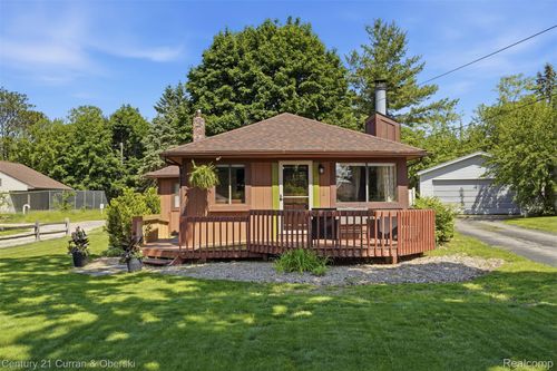 8303 Lagoon St, Commerce Township, MI, 48382-4753 | Card Image