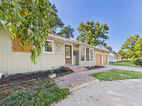 13624 Parker Ave, Grandview, MO, 64030-3738 | Card Image