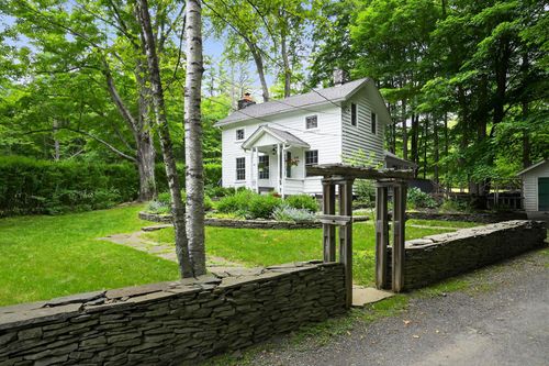 2318 Glasco Tpke, Woodstock, NY, 12498-1072 | Card Image