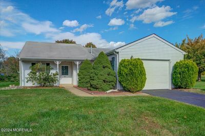 26 Bishop Court, Home with 2 bedrooms, 2 bathrooms and null parking in Marlboro NJ | Image 1