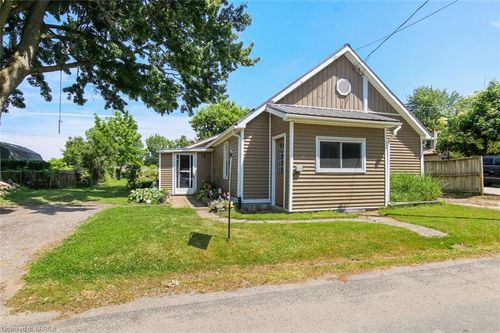 20 Adams St, Courtland, ON, N0J1E0 | Card Image