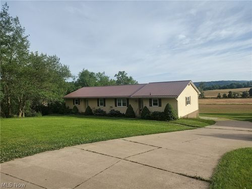 1142 Kerns Drive Ne, Bolivar, OH, 44612 | Card Image
