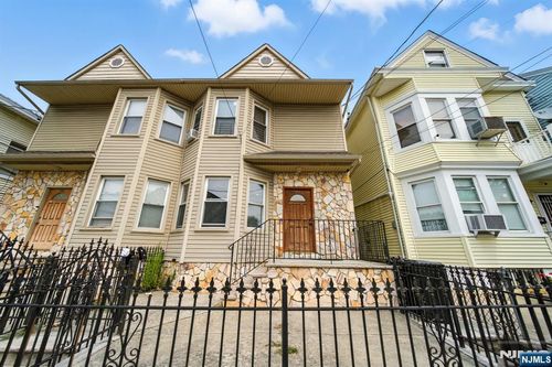 237 12th Ave, Paterson, NJ, 07514-2827 | Card Image