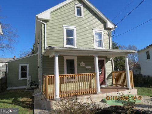 820 New York Ave, MARTINSBURG, WV, 25401-2126 | Card Image