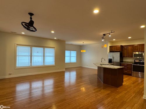 800 Park Pl, West Burlington, IA, 52655-1526 | Card Image