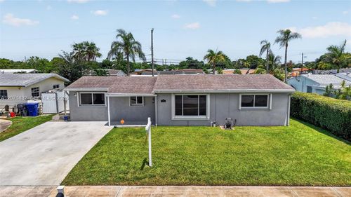 7521 Eaton St, Hollywood, FL, 33024-7039 | Card Image