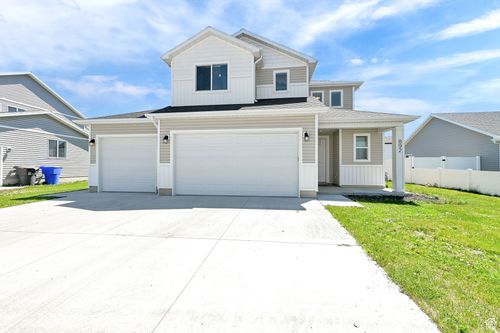 892 900, Tremonton, UT, 84337 | Card Image