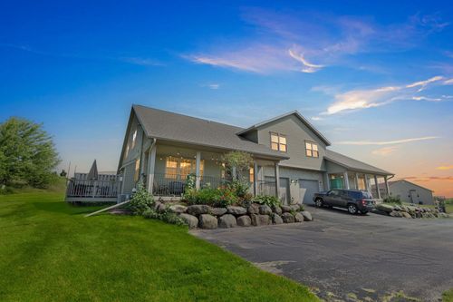 214 Hometown Avenue, FALL RIVER, WI, 53932 | Card Image