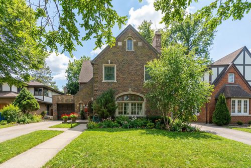 2013 Highland Ave, Wilmette, IL, 60091-2361 | Card Image
