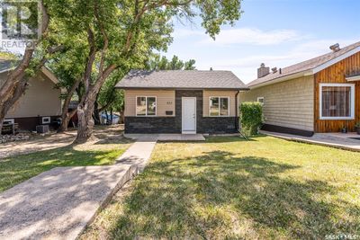 923 Hochelaga St W, House other with 3 bedrooms, 2 bathrooms and null parking in Moose Jaw SK | Image 2