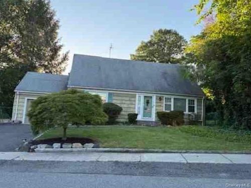 31 Glenwood Rd, Glen Head, NY, 11545-1313 | Card Image