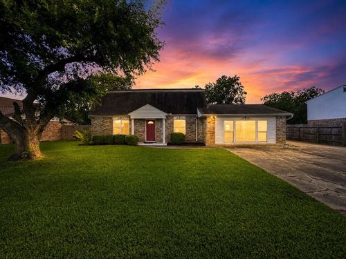 2323 37th Ave N, Texas City, TX, 77590-3722 | Card Image