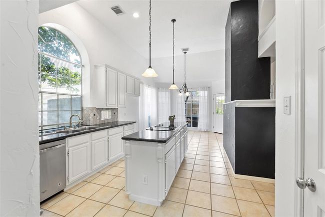 Kitchen + breakfast area | Image 5