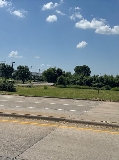 1000 E Danieldale Road, DeSoto, TX, 75115 | Card Image