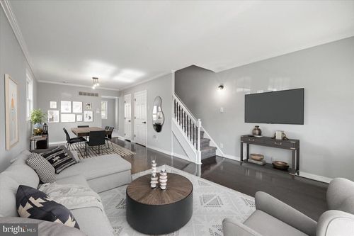 725 Mt Vernon Avenue, FOLSOM, PA, 19033 | Card Image