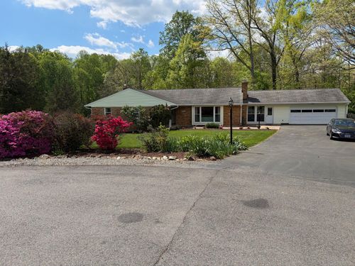 10425 Lake Ridge Dr, Oakton, VA, 22124-1513 | Card Image