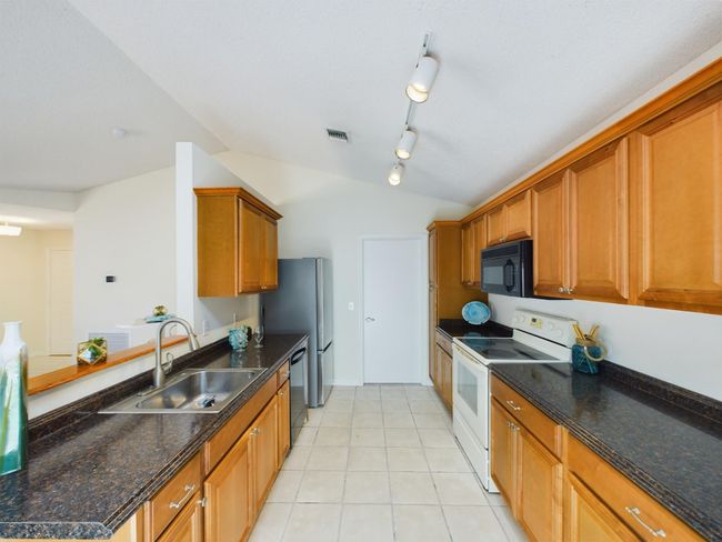 6256 - 6256 Mirror Lake Ct, Condo with 2 bedrooms, 2 bathrooms and null parking in Sebastian FL | Image 9