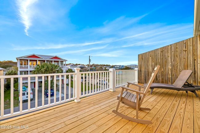 B - 537 Third Ave S, Condo with 4 bedrooms, 5 bathrooms and 1 parking in Kure Beach NC | Image 34